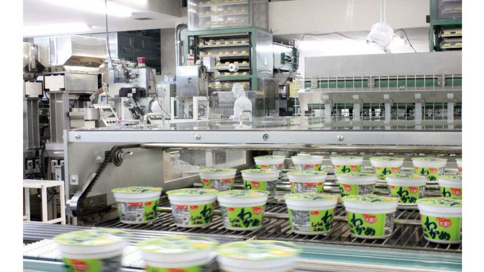 即席麺の品質に徹底的にこだわる同社の製造機械メンテナンスの指導